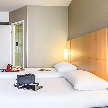 Ibis Lausanne Crissier Exteriör bild