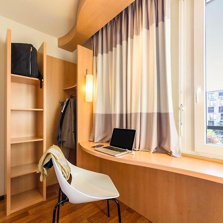 Ibis Lausanne Crissier Exteriör bild