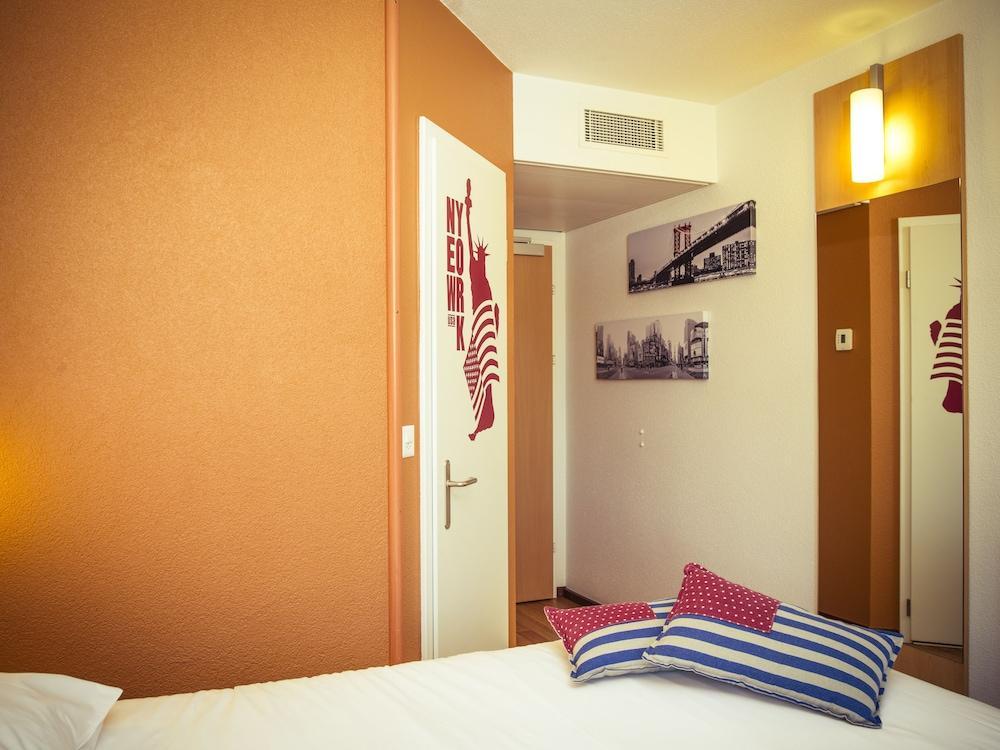 Ibis Lausanne Crissier Exteriör bild