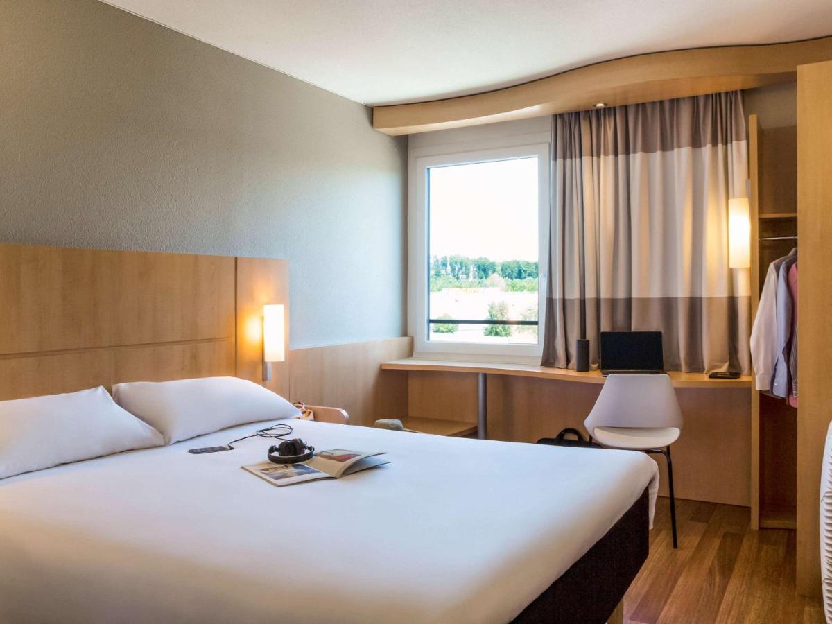 Ibis Lausanne Crissier Exteriör bild