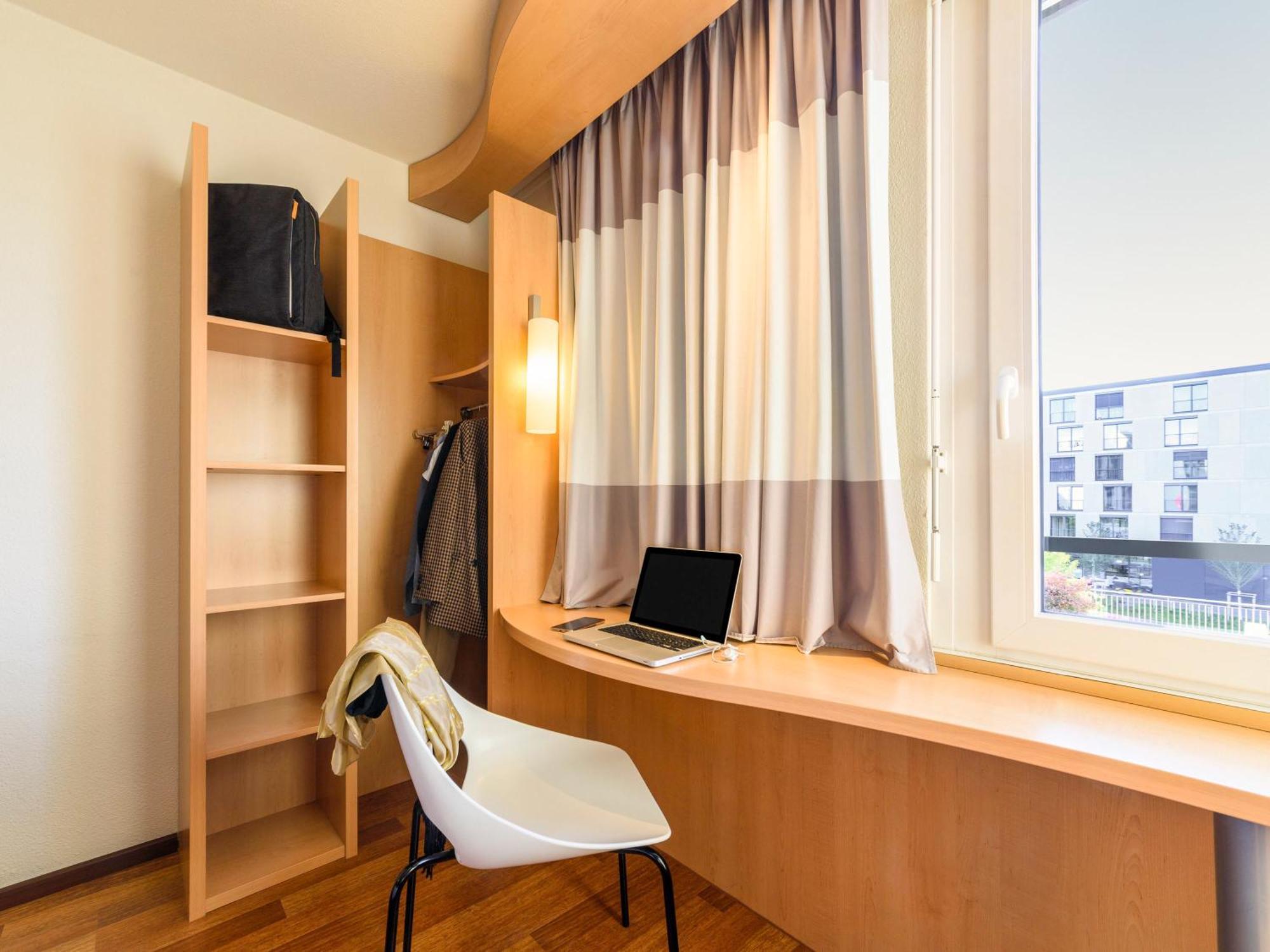 Ibis Lausanne Crissier Exteriör bild